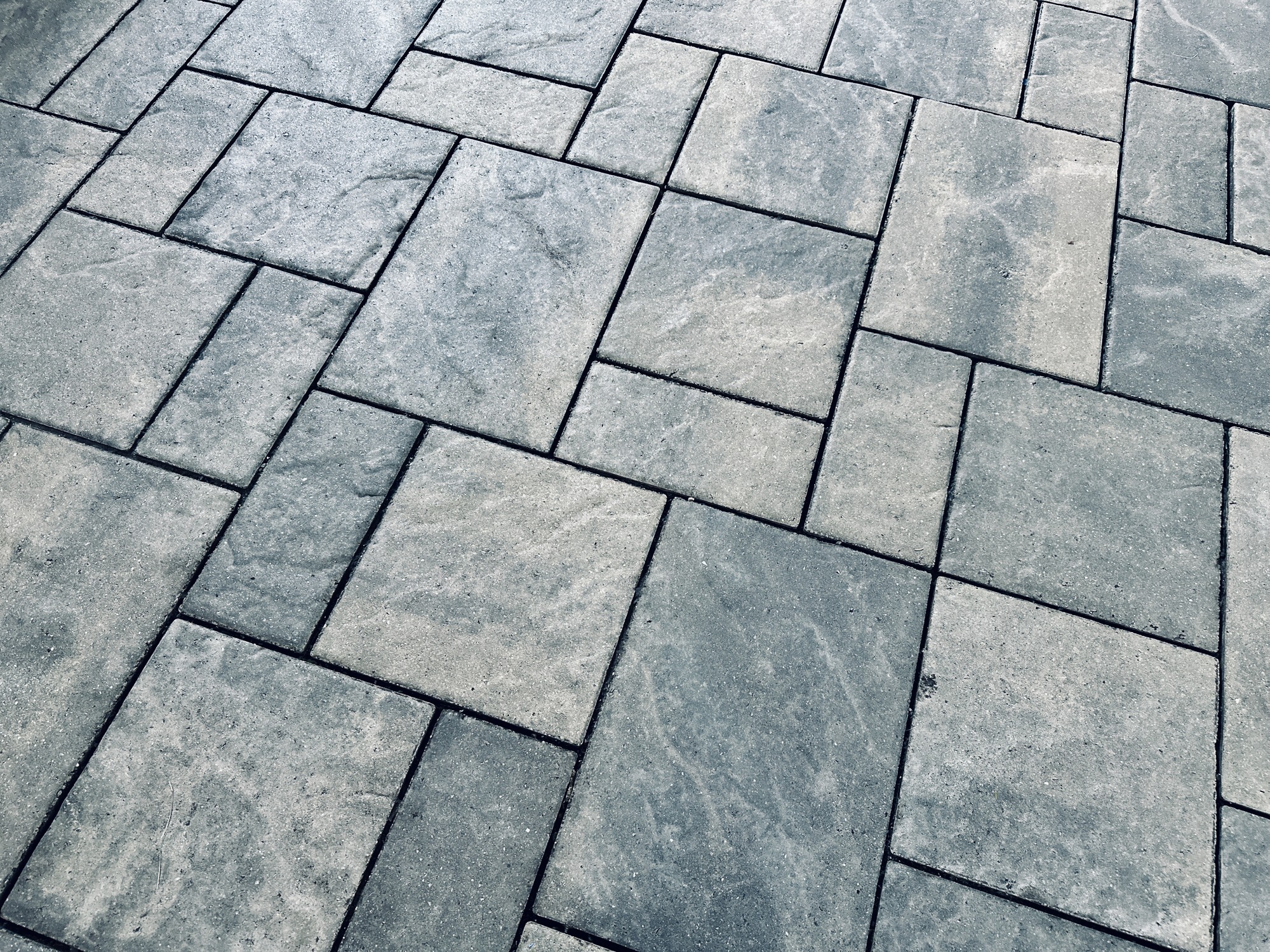 Patterned stone walkway surface
